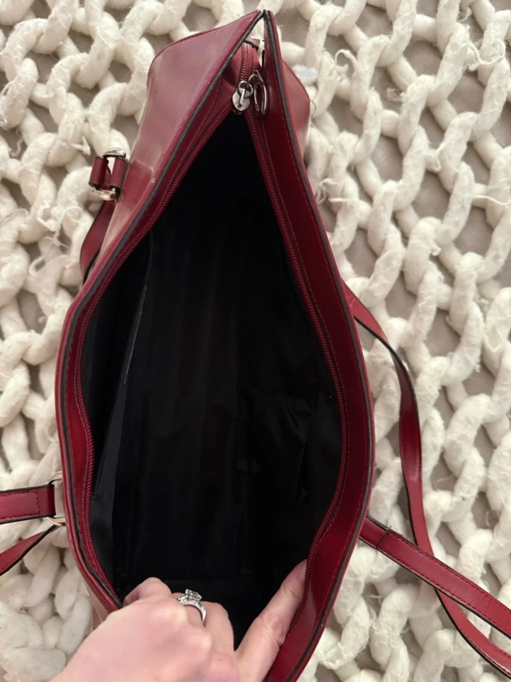 Red bag - Picture 4 of 4